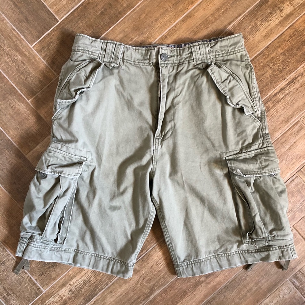 Men’s Cargo Shorts- American Rag size 34